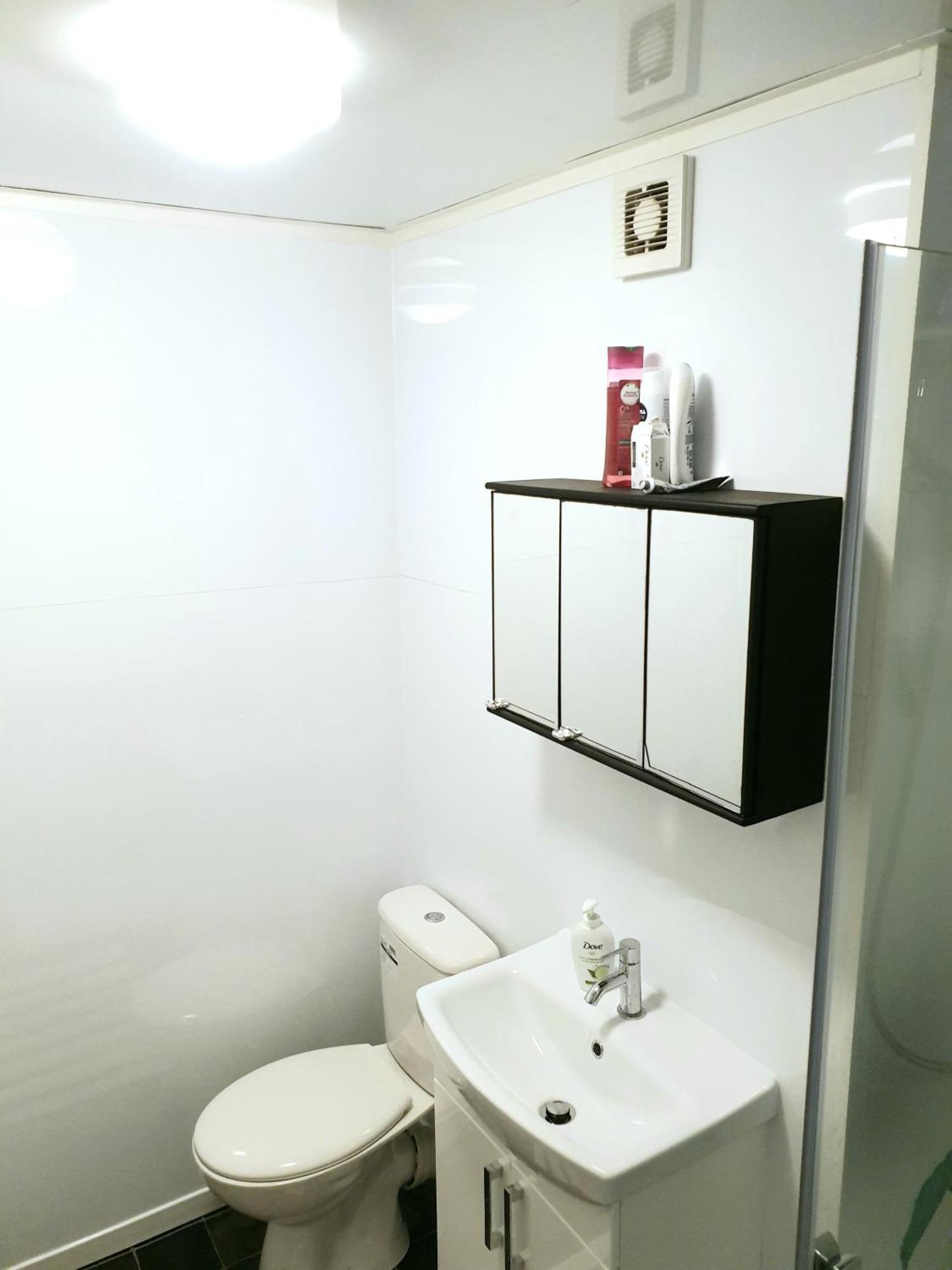 Double Room In Private Apartment London Exterior photo