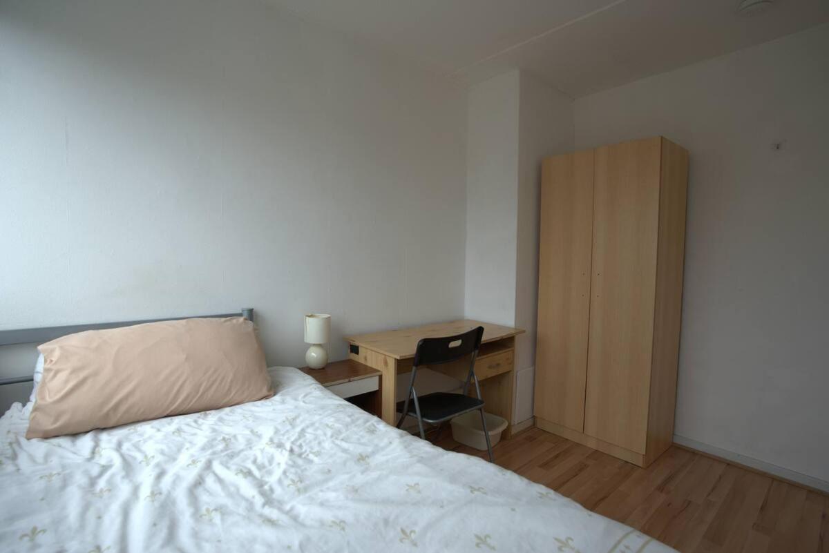 Double Room In Private Apartment London Exterior photo